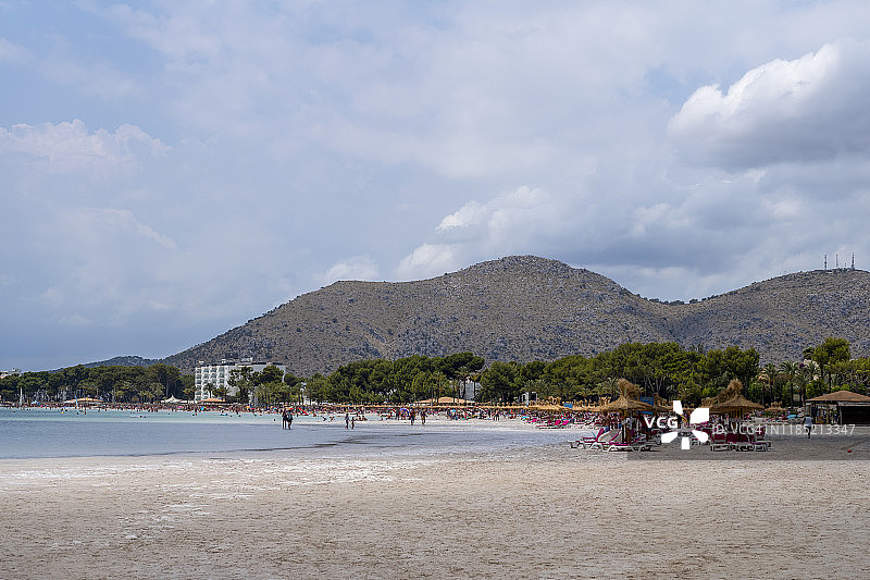 马略卡岛阿尔库迪亚港海滩图片素材