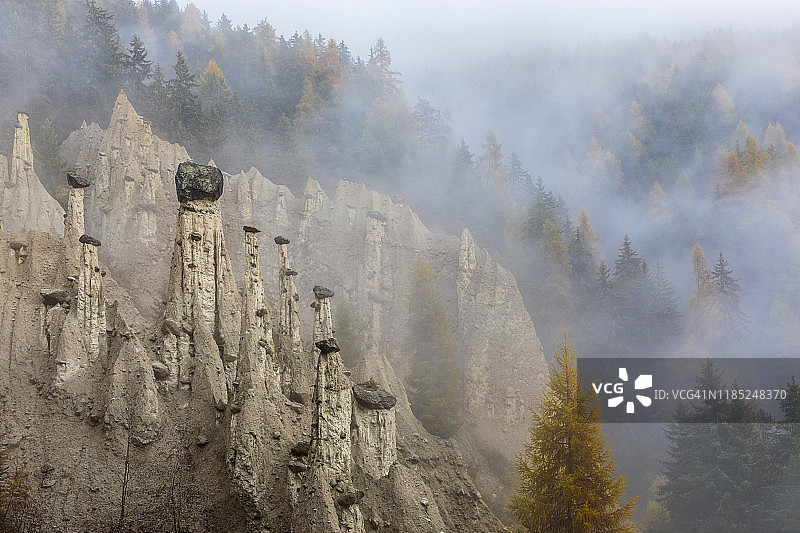 意大利南蒂罗尔的地球金字塔图片素材