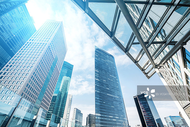 阳光下的办公楼图片素材