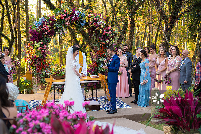 美丽农场婚礼仪式图片素材