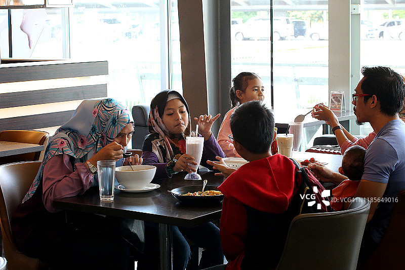 东南亚：马来西亚 - 大家庭聚会图片素材