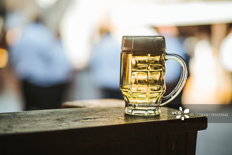 德国南部的一个聚会上的一杯啤酒图片素材