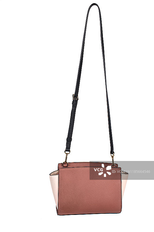 白色背景上的棕色皮革女士手提包图片素材