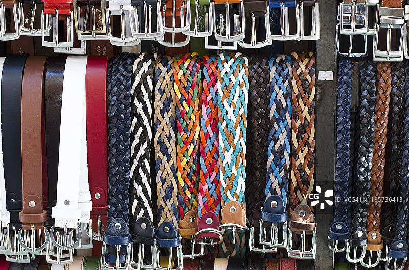 意大利佛罗伦萨户外市场的皮革腰带图片素材