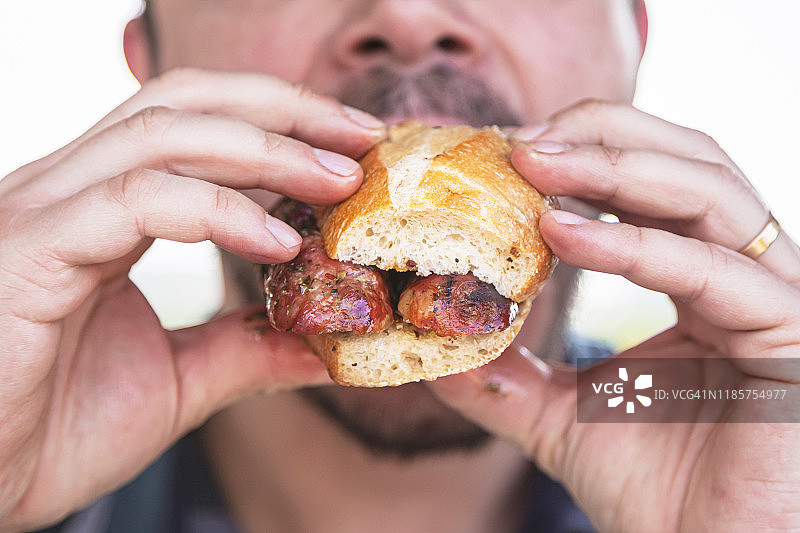 品尝阿根廷香肠面包图片素材