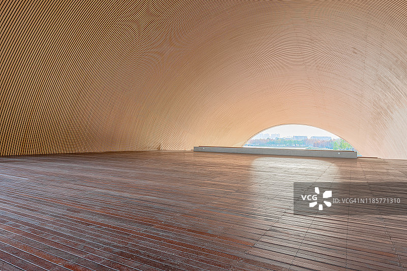 开放式公园空间配弧形天花板与木地板图片素材