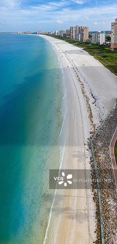 美国佛罗里达州迈阿密南海滩的高空无人机视角图片素材