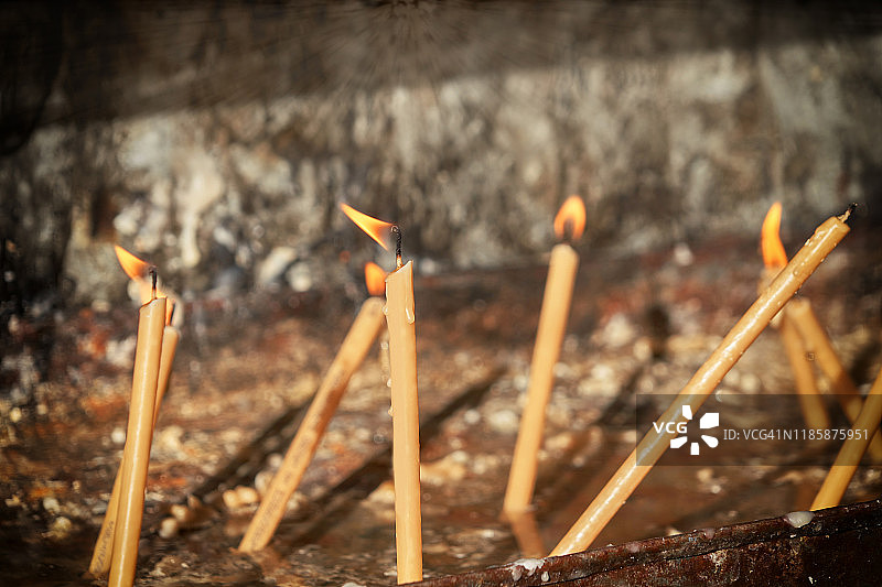 丹苏斯基督教堂的生死蜡烛，罗马尼亚图片素材
