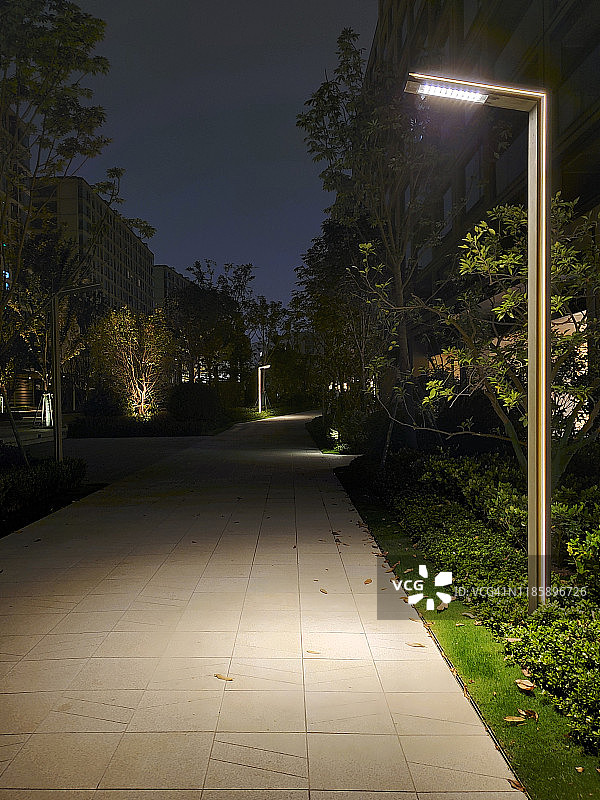 住宅区的街道照明图片素材