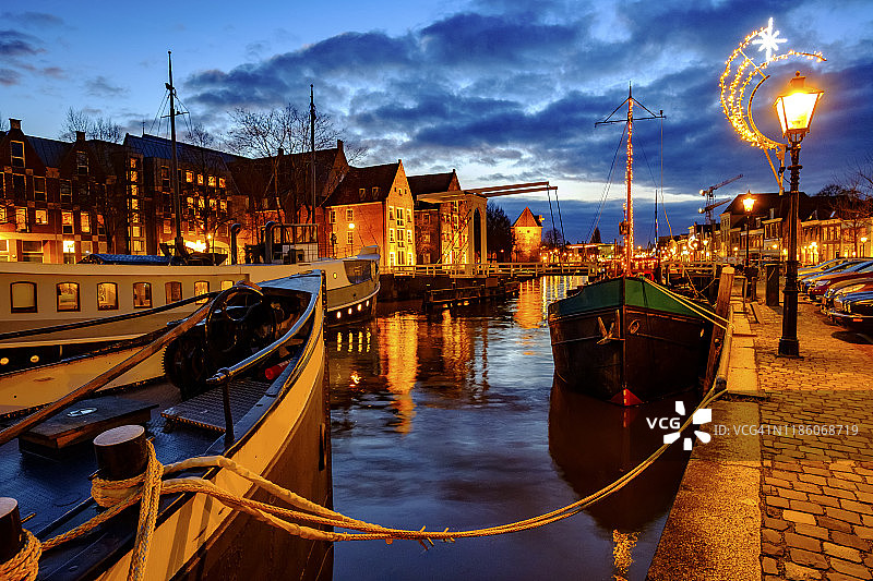 荷兰兹沃勒托贝克格拉赫特运河的日落图片素材