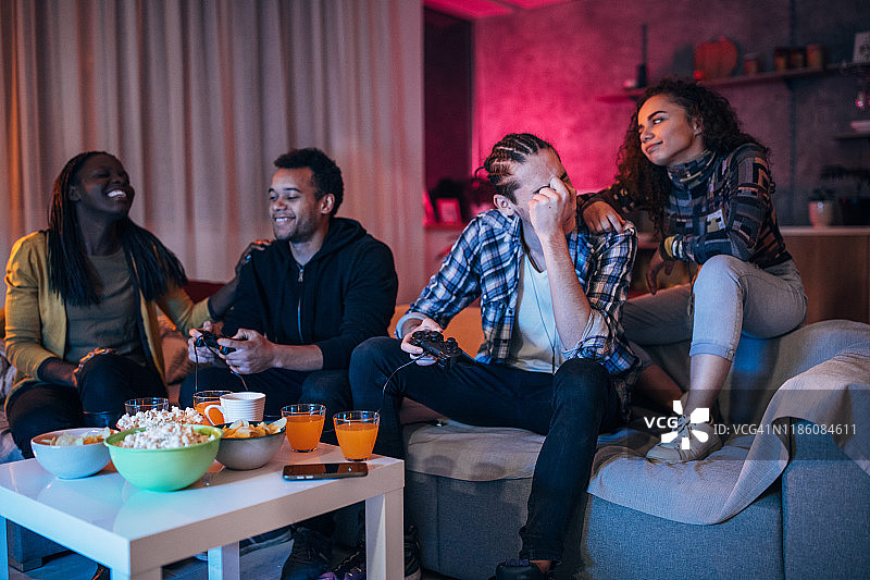 宅家游戏之夜图片素材