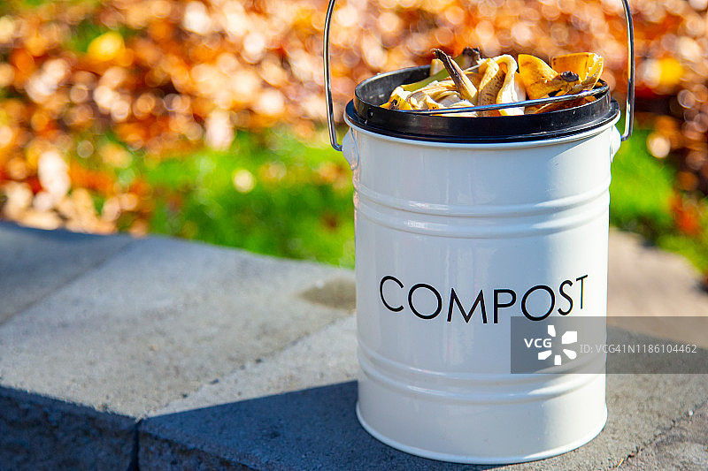 墙上的室外堆肥箱图片素材