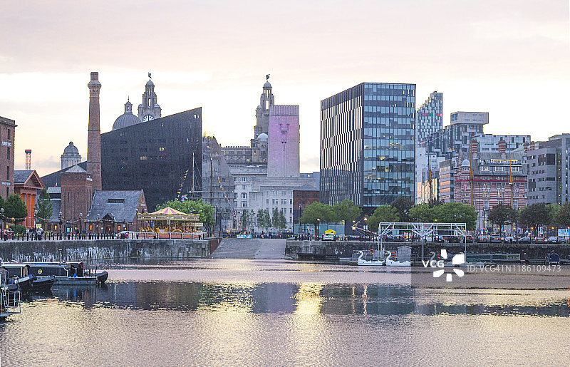 从坎宁码头看到的城市天际线景观图片素材