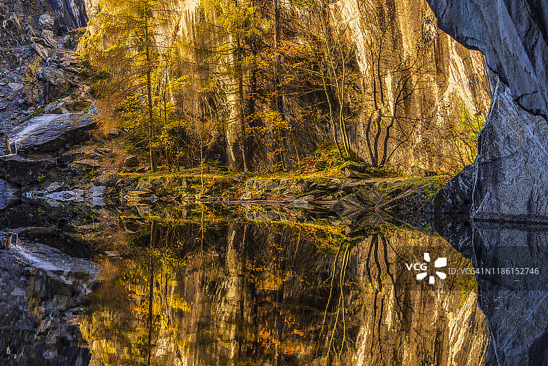 英格兰湖区采石场秋季风光图片素材