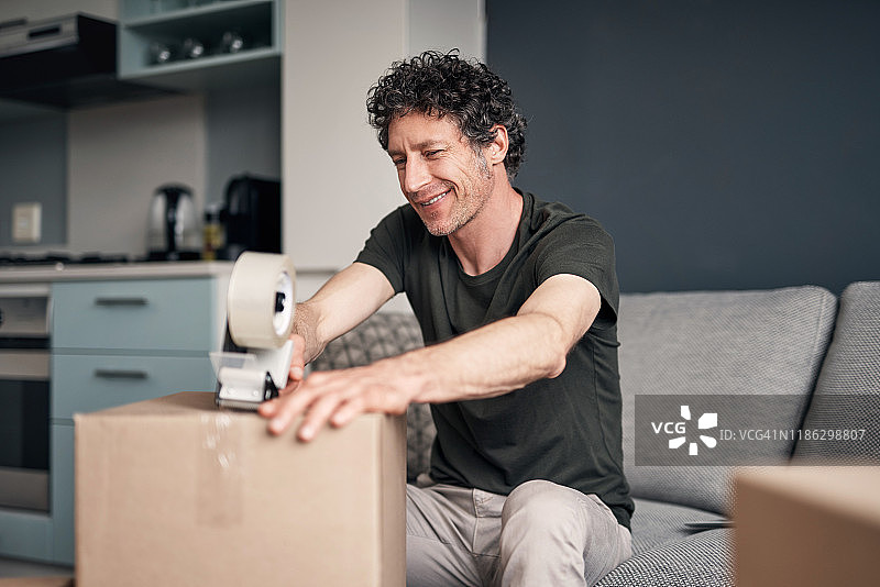 收拾行装，奔向更美好的事物图片素材