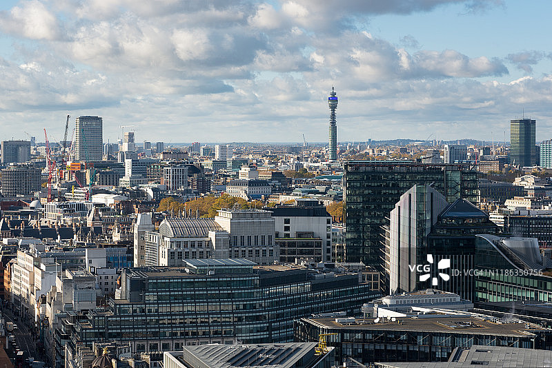 伦敦天际线，远眺英国电信塔图片素材