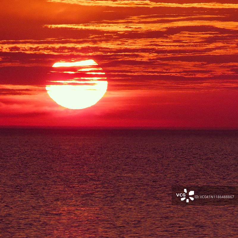 橙色日出图片素材
