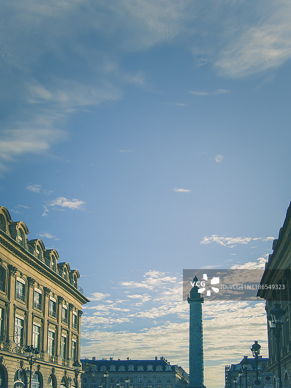 2019年巴黎旺多姆广场的建筑和柱子景观图片素材