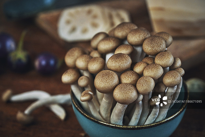 用于烹饪亚洲菜肴的金针菇图片素材