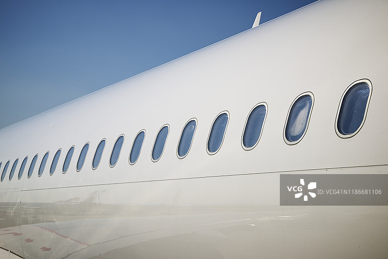 准备起飞的客机窗户图片素材