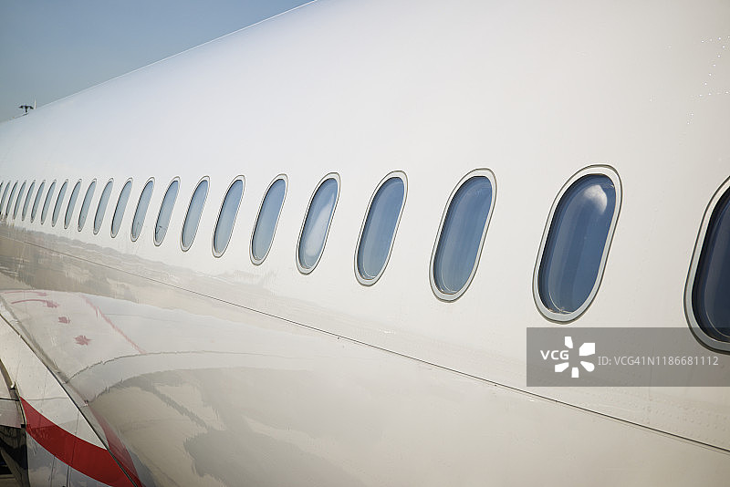 准备起飞的客机窗户图片素材