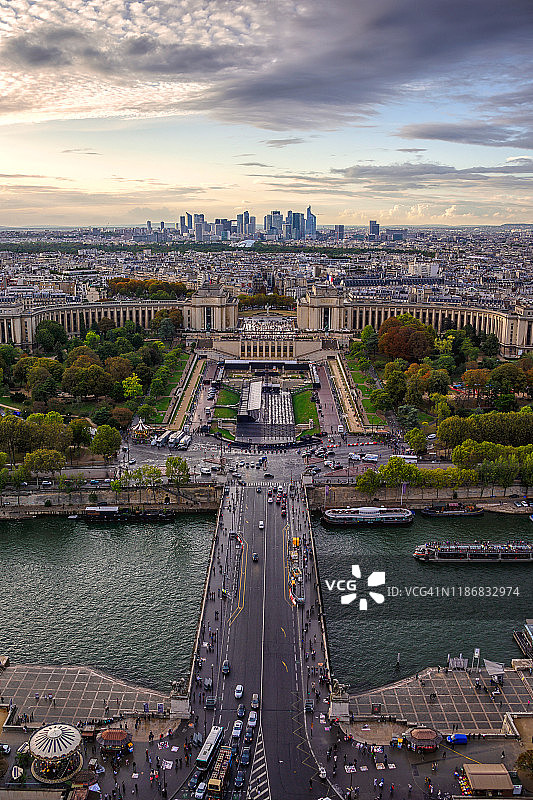 耶拿桥通往特罗卡德罗花园图片素材