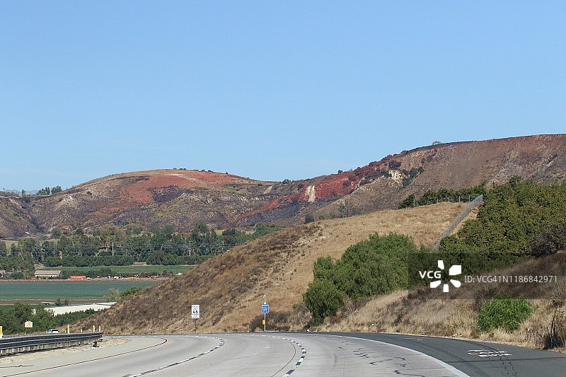 加州消防员保护家园免受大火侵袭图片素材