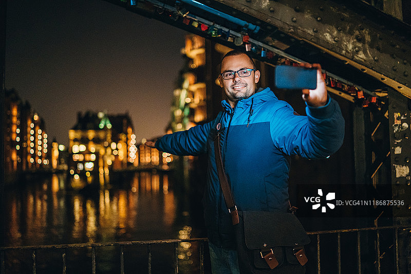 汉堡夜间自拍图片素材