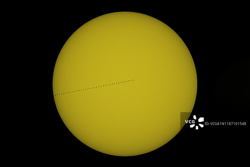 2019年11月11日，法国观测到的水星凌日现象图片素材