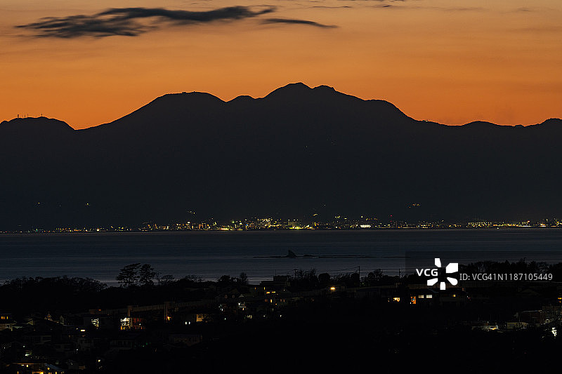 日本神奈川县的箱根山和相模湾图片素材