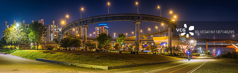 首尔纛岛汉江公园霓虹夜景全景图片素材