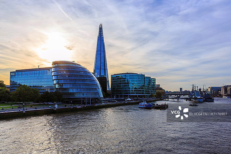 伦敦日落时分的天际线（英国）图片素材