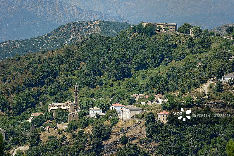 科西嘉岛莫罗萨利亚，卡斯塔尼恰的山顶村庄图片素材
