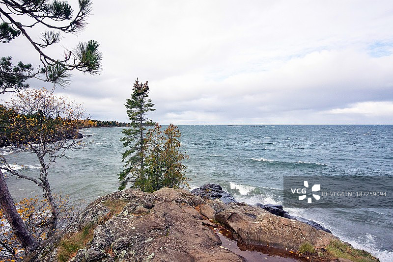 秋季苏必利尔湖的风景图片素材