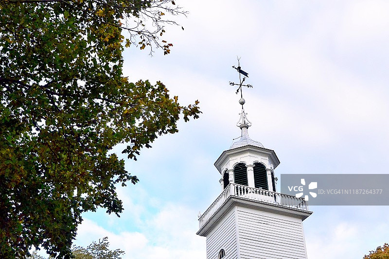 麦基诺岛上的教堂尖顶风向标图片素材