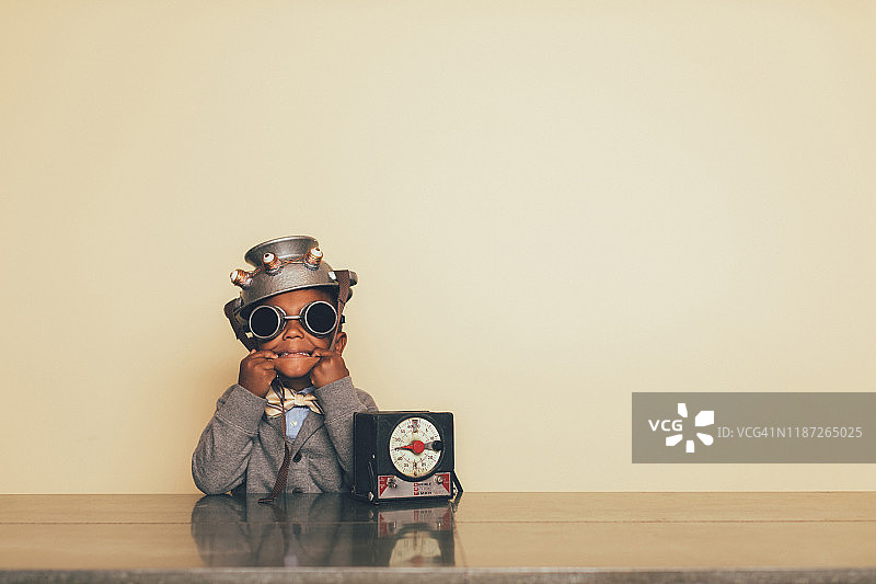 有读心术发明的男孩图片素材