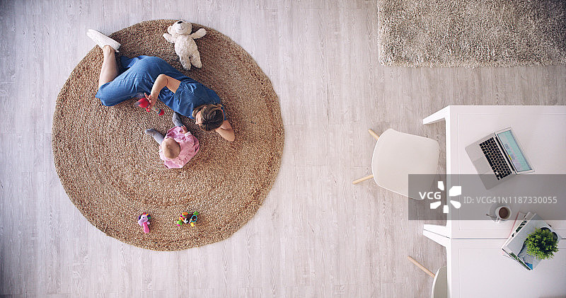 玩耍和工作对孩子和成人同样重要图片素材