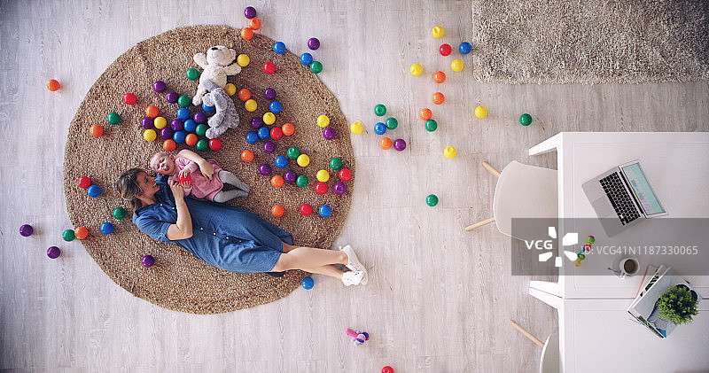 今天谁想玩得更开心？图片素材