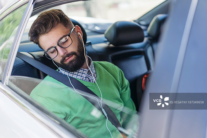 在车内小憩图片素材