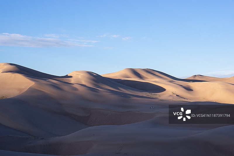 大沙丘国家公园露营地沙漠中的晨光图片素材