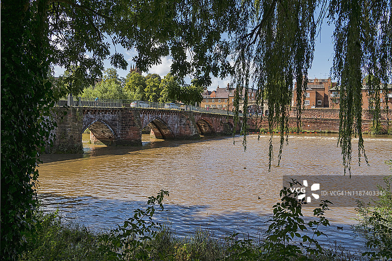 英国柴郡切斯特市迪河老迪桥风光图片素材