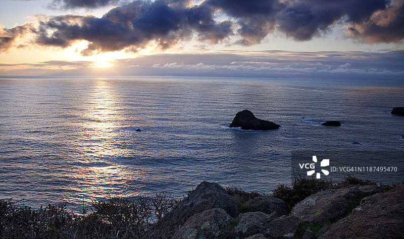 加州北部海岸线日落图片素材