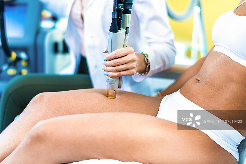 大腿部位激光脱毛图片素材