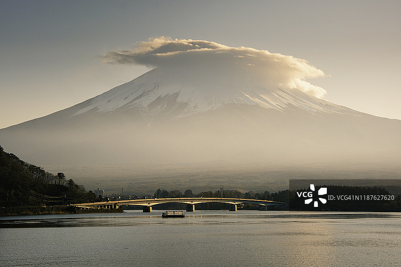 富士山湖泊美景图片素材