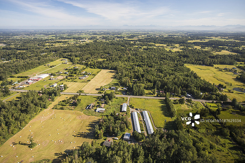 华盛顿州贝灵厄姆附近的农场高角度视图图片素材
