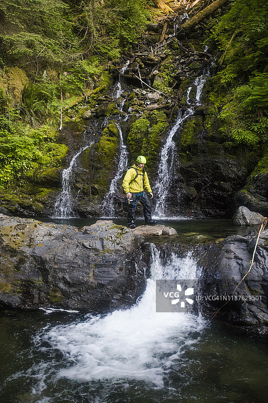 加拿大不列颠哥伦比亚省霜溪峡谷溪降运动图片素材