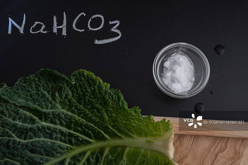 碳酸氢钠和皱叶甘蓝图片素材