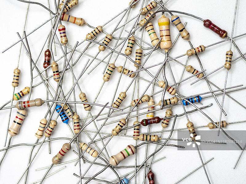 白色背景上电子电阻完整画面图片素材