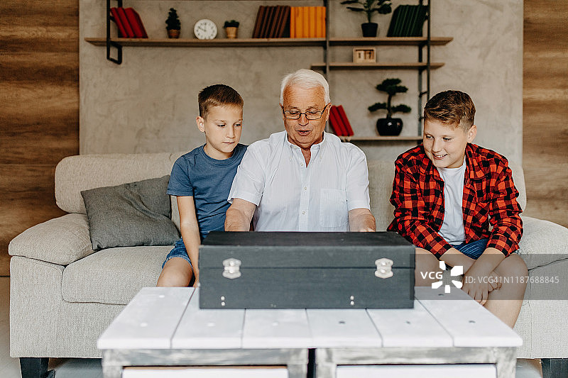 我会教你如何玩图片素材