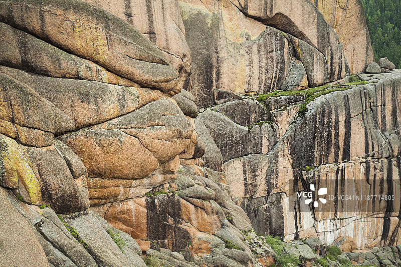 迷失溪荒野中的花岗岩悬崖图片素材